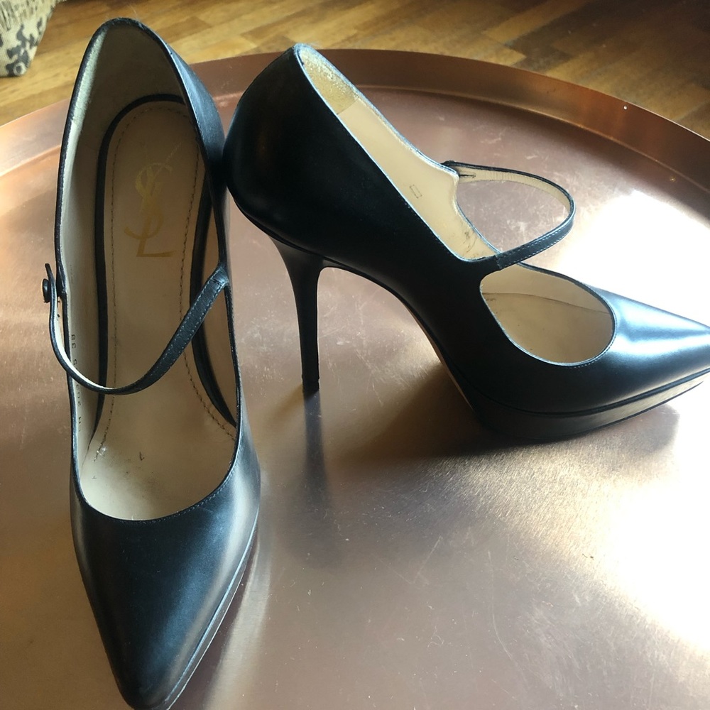 Black classic Yves Saint Laurent Tribute heels
